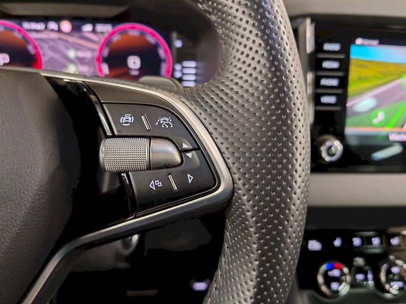 Škoda Karoq (2025) 1.5 TSI 110 kW DSG Sportline - fotka 9 z 32