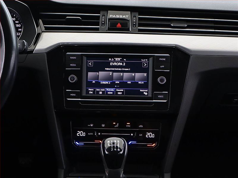 Volkswagen Passat (2020) Business 1.5 TSI, Serv.kniha - fotka 9 z 16
