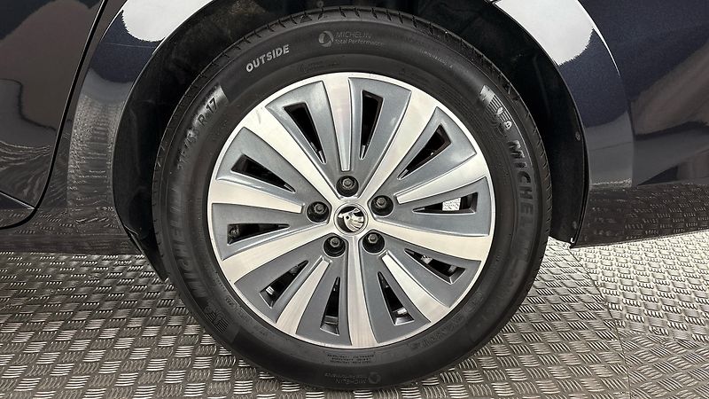 Škoda Superb 1.5 TSI DSG Style - fotka 19 z 27
