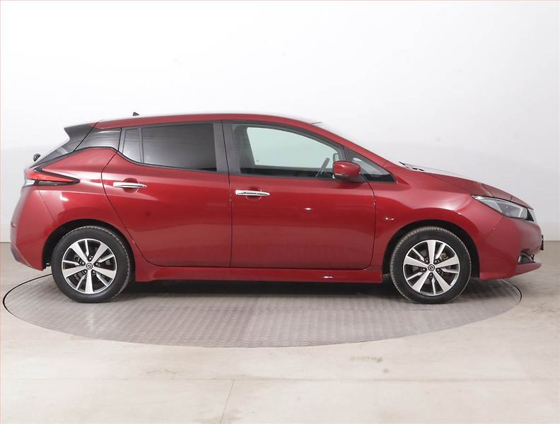 Nissan Leaf (2021) 40 kWh, SoH 90%, Automat - fotka 6 z 18