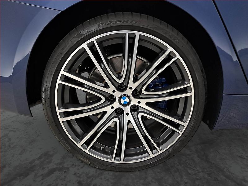 BMW Řada 5 (2018) M Sport 530d xDrive - fotka 15 z 20