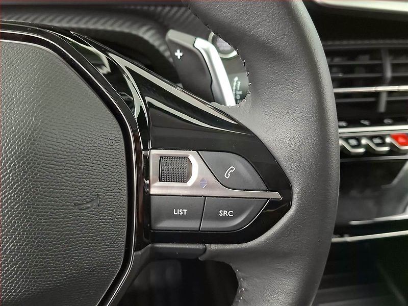Peugeot 2008 (2022) 1.2 PureTech, Automat - fotka 19 z 21