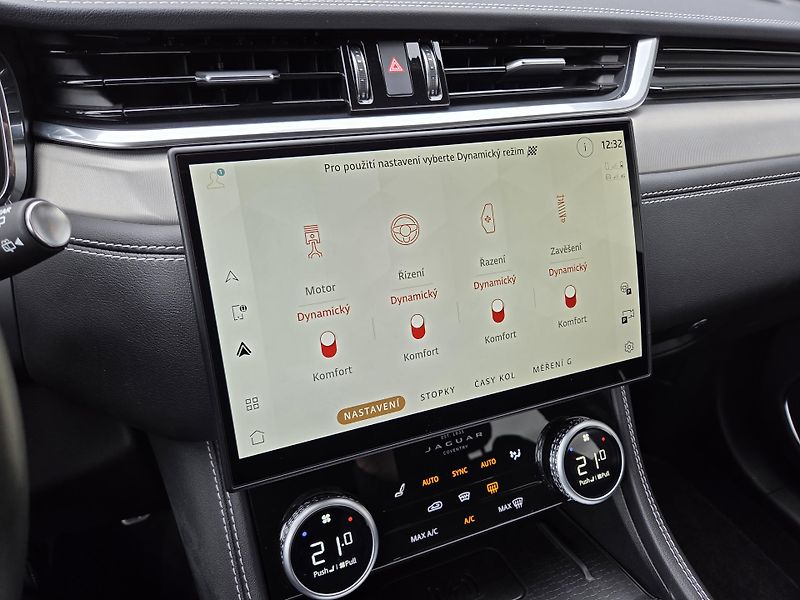 Jaguar F-Pace D300 ED90th HUD PANO ZÁR-2030 - fotka 32 z 48