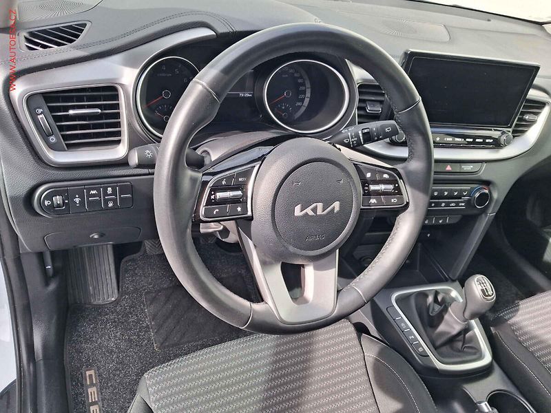 Kia Ceed (2022) 1.5 T-GDi SW, 2.maj,ČR, TOP - fotka 13 z 19