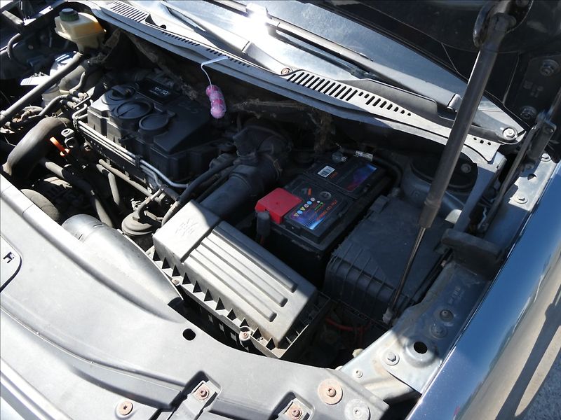 Volkswagen Caddy 1,9 TDi Life 5.míst,klimatizac - fotka 27 z 33