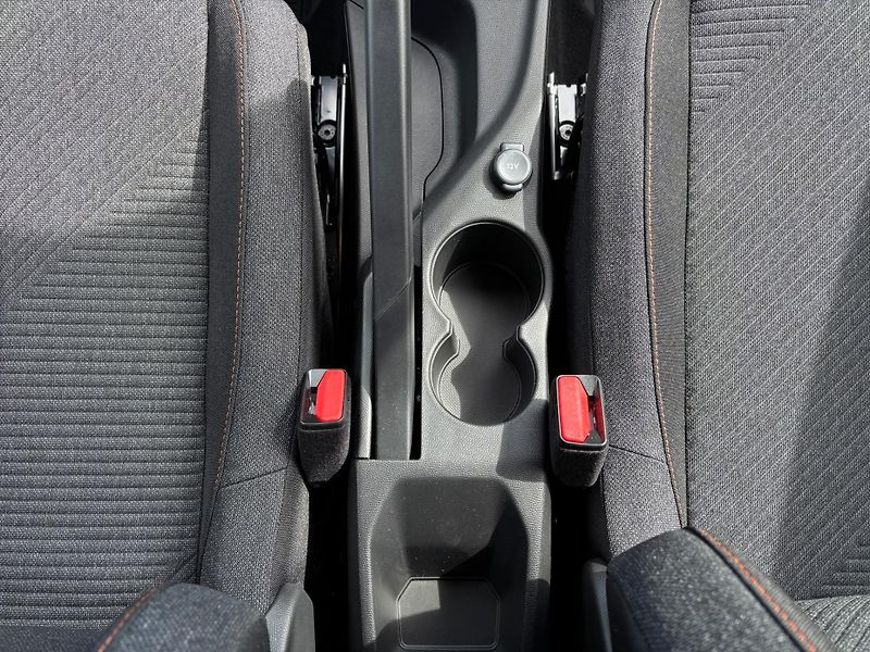 Peugeot 2008 STYLE PureTech 100 S&S MAN6 - fotka 18 z 22