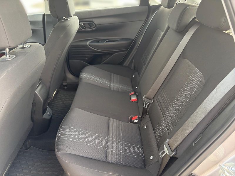 Hyundai i20 (2023) SMART 1.0T-GDI 74kW CZ DPH - fotka 8 z 11