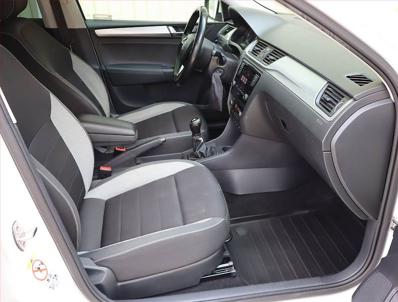 Škoda Rapid (2018) 1.4 TDI, Serv.kniha, Tempomat - fotka 9 z 17