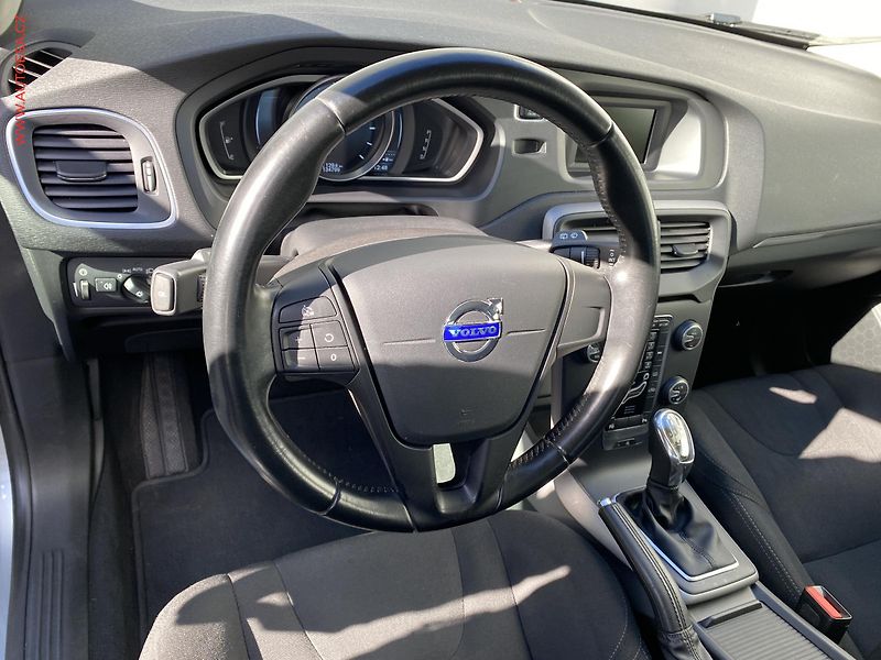 Volvo V40 (2013) 2.0D, AT, tempo, park.asist - fotka 12 z 17