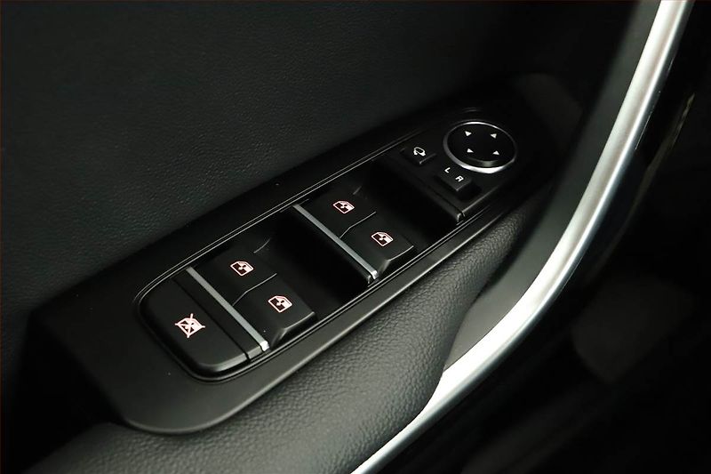 Kia Ceed (2023) 1.5 T-GDI - fotka 11 z 16