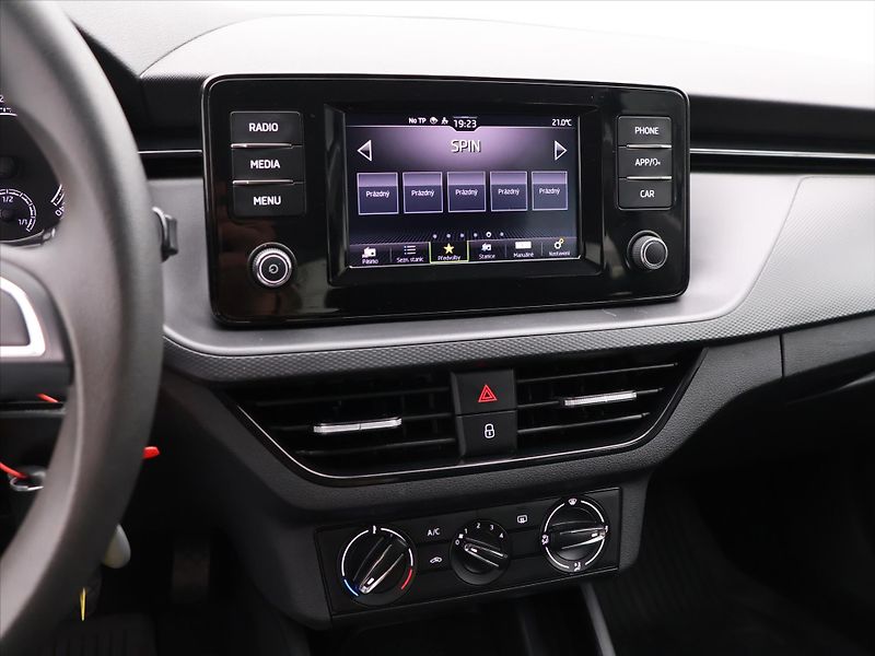Škoda Scala 1.0 TSI 70kW Ambition CZ - fotka 19 z 31