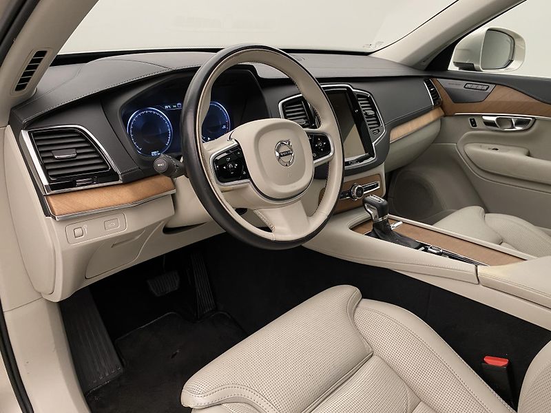 Volvo XC90 D5 AWD INSCRIPTION REZERVACE - fotka 4 z 56
