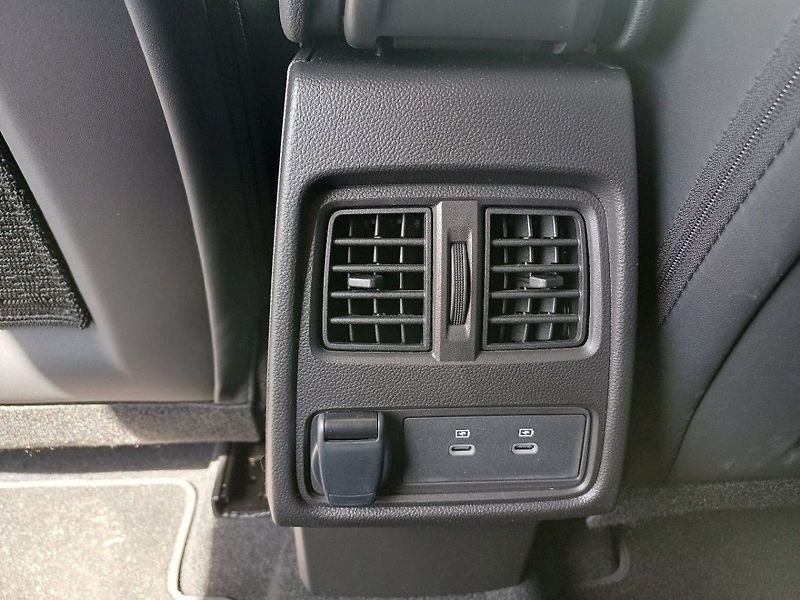 Mitsubishi Grandis INTENSE+ 1.3 DI-T MILD HYBRID - fotka 16 z 20