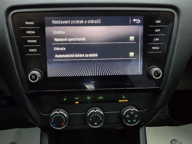 Škoda Octavia 1,5TSI 110kW 1.Maj. ČR -DPH - fotka 24 z 36