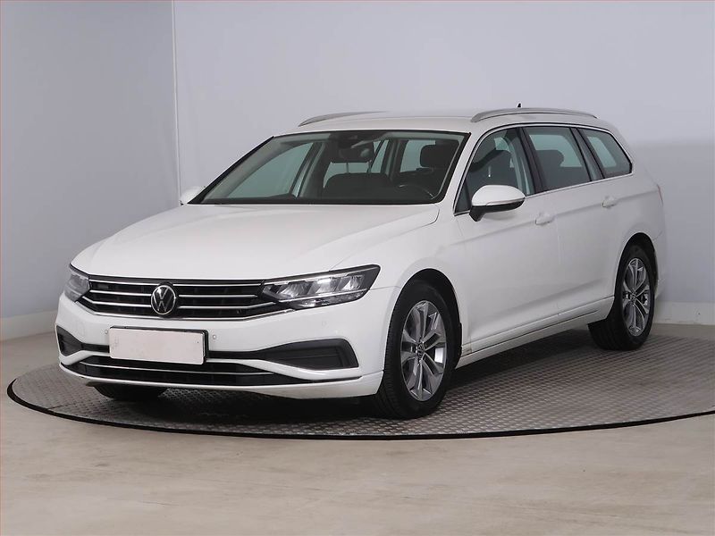 Volkswagen Passat (2020) Business 1.5 TSI, ČR,1.maj - fotka 2 z 18