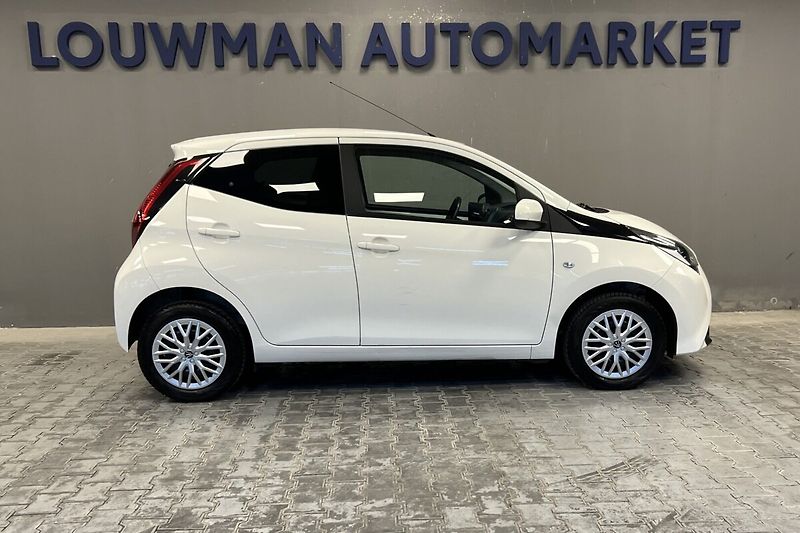 Toyota Aygo 1.0 X-PLAY - fotka 15 z 15
