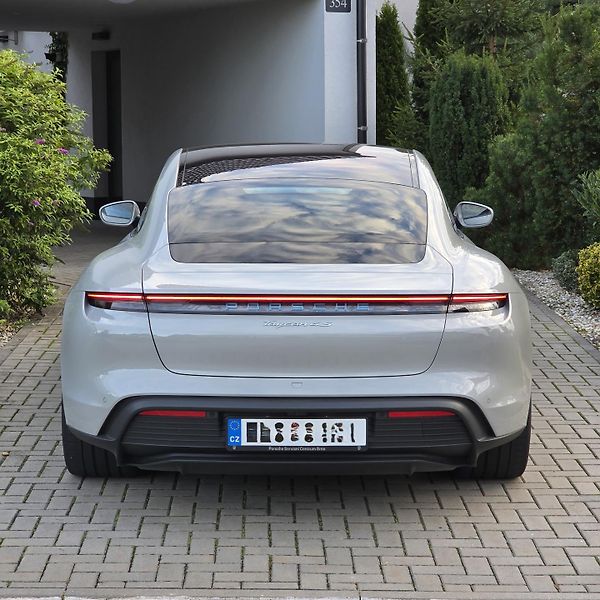 Porsche Taycan (2022) - fotka 19 z 26