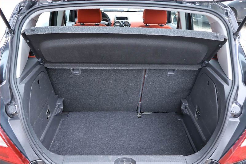 Opel Corsa (2010) 1.2, po STK, slušný stav - fotka 14 z 17