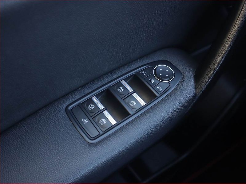 Renault Captur (2020) Intens 1.3 TCe, Kůže, Navi - fotka 18 z 21