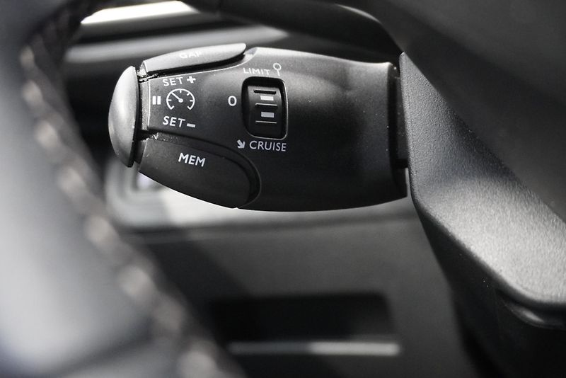 Peugeot 5008 1.6 E-THP ALLURE AUT. - fotka 15 z 32