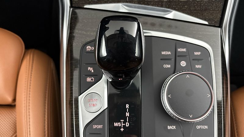 BMW Řada 3 320e AUT Luxury Line - fotka 22 z 27