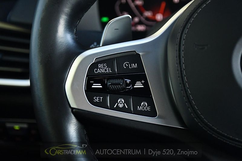 BMW X5 M50D LASER H/K HEAD-UP  - fotka 31 z 67