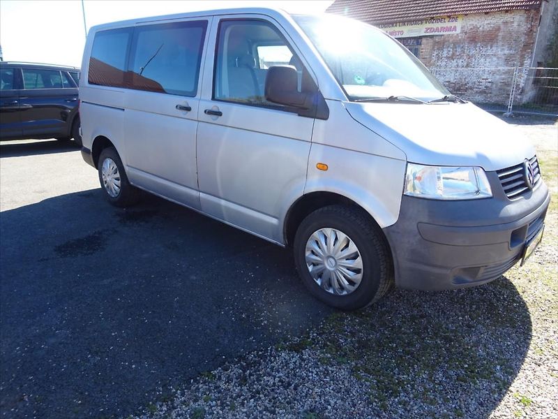 Volkswagen Caravelle 2,5 TDi 96 Kw 9 Míst - fotka 2 z 25