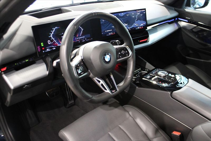 BMW Řada 5 520d xDrive M Sport Pro DAProf - fotka 13 z 35