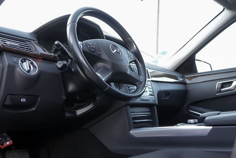 Mercedes-Benz Třídy E 220 CDI BlueEfficiency - fotka 17 z 29