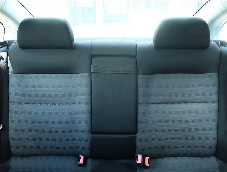 Volkswagen Passat (2004) 1.9 TDI, Automat, po STK - fotka 10 z 17