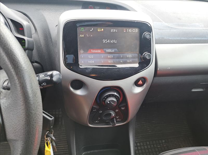 Peugeot 108 1,0 i - fotka 16 z 28