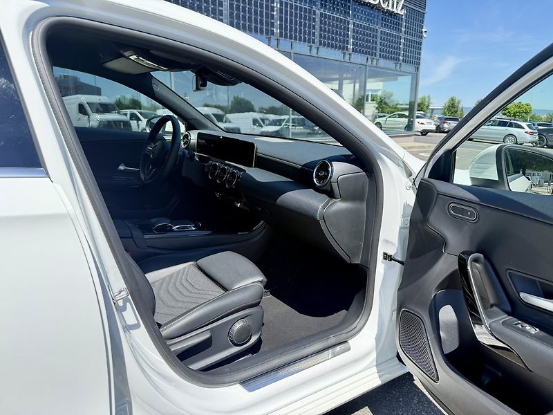 Mercedes-Benz Třídy A (2019) 180 d - fotka 23 z 31
