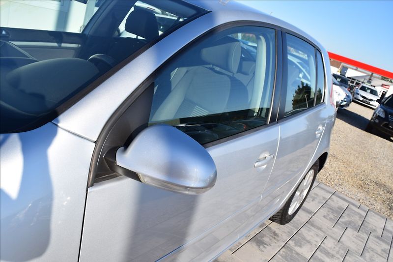 Volkswagen Golf 1,4 MPi 59KW NOVÁ STK ALU - fotka 12 z 35
