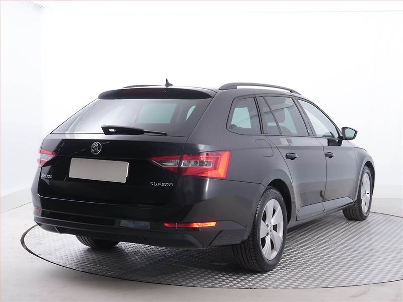 Škoda Superb (2017) 1.4 TSI, Tempomat - fotka 5 z 19