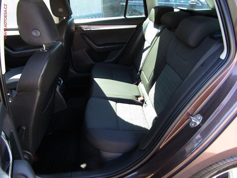 Škoda Octavia (2014) 1.6 TDi, Style, bixen - fotka 10 z 20