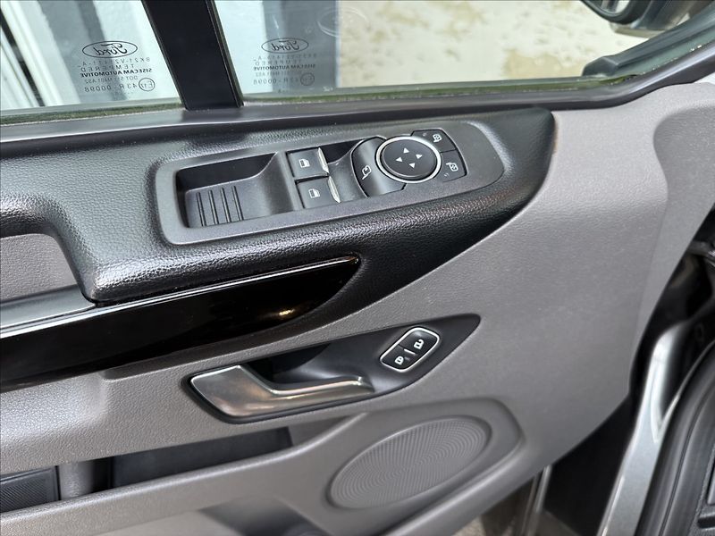Ford Tourneo Custom 2,0 Long,96kW,po servisu - fotka 19 z 30