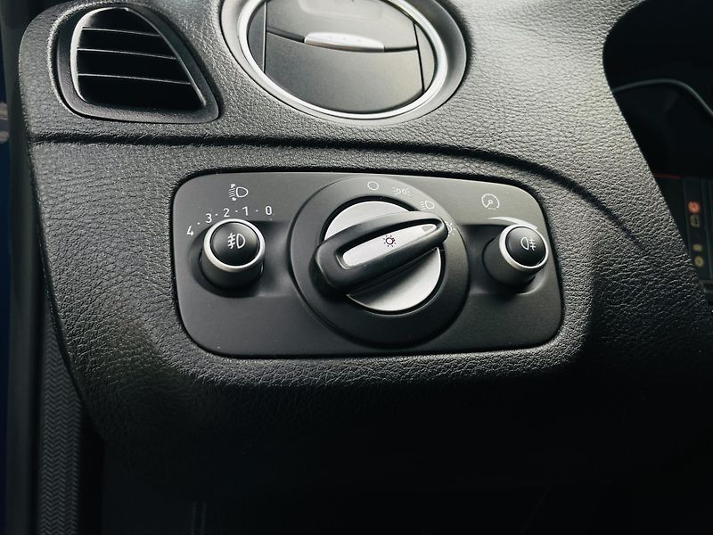 Ford S-MAX 2.0TDCi MANUÁL SENZORY VÝHŘEV - fotka 38 z 44