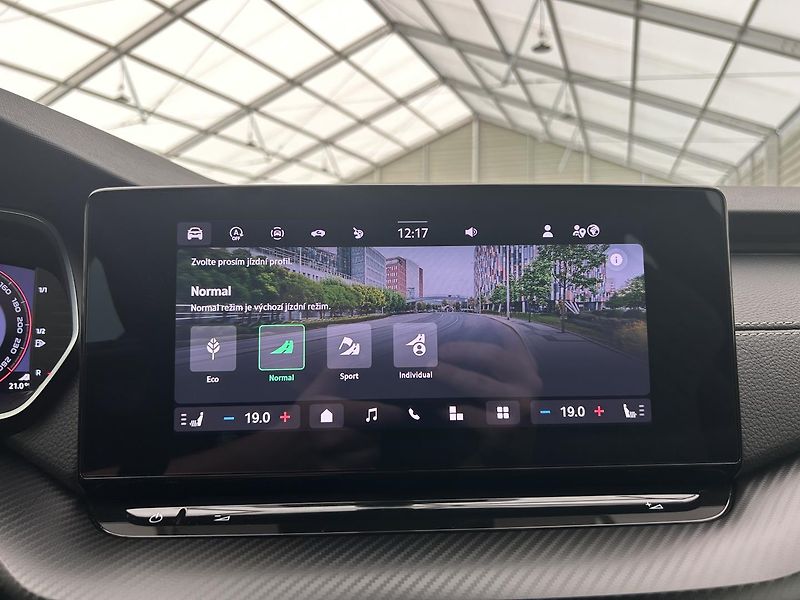 Škoda Octavia 1.5 TSI SportLine - fotka 13 z 30
