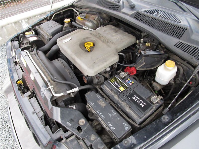 Jeep Cherokee 2.5CRD 4x4, Sport, Klima - fotka 37 z 39