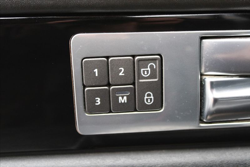 Land Rover Range Rover Sport 3,0 TDV6  ČR,A/T,4x4,DPH,HSE - fotka 25 z 46