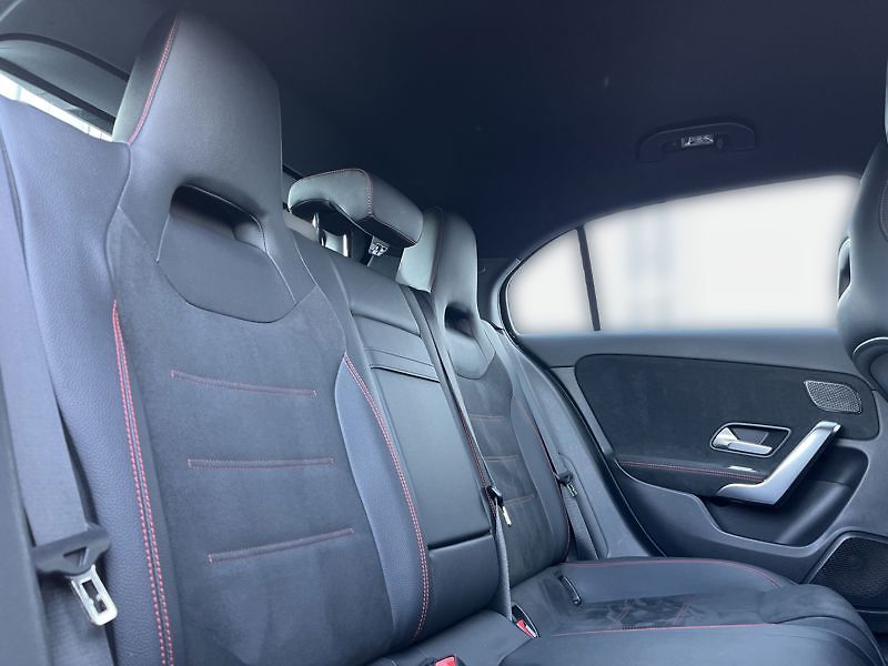 Mercedes-Benz Třídy A 200 d AMG - fotka 18 z 18