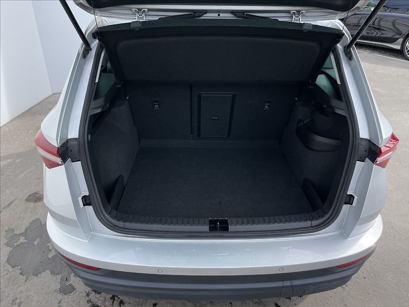 Škoda Karoq 2,0 TDI DSG Style Plus NAV+PDC - fotka 23 z 23
