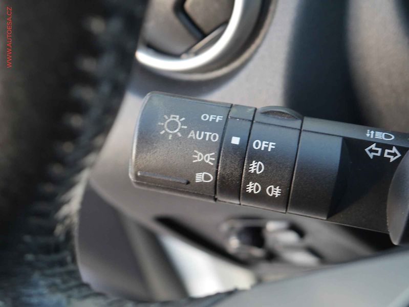 Nissan Qashqai (2011) 1.6i, AC, tempomat - fotka 18 z 21