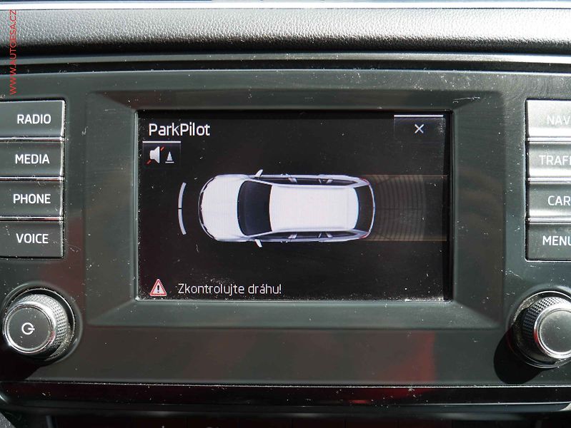 Škoda Octavia (2014) 1.6TDi, AC, tempo, park.asist - fotka 17 z 19