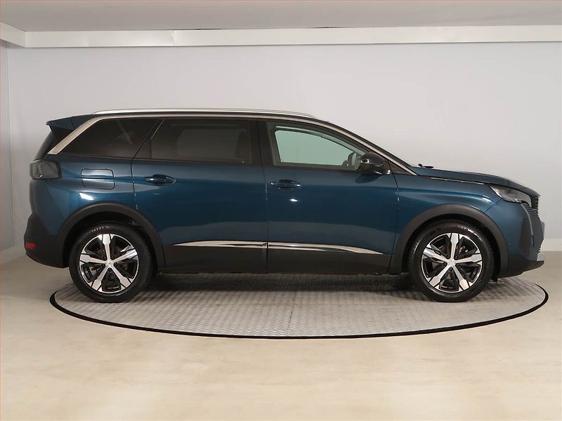 Peugeot 5008 (2022) 1.5 BlueHDi - fotka 6 z 23