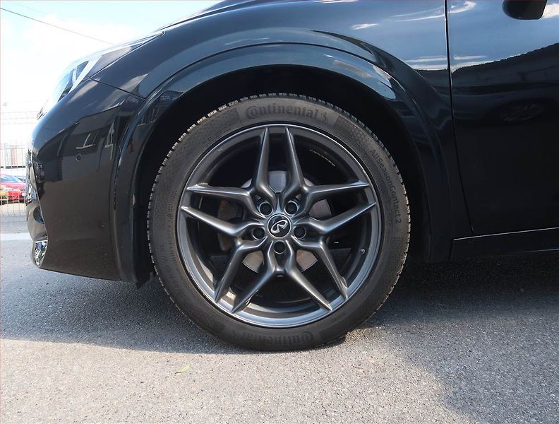 Infiniti Q30 (2019) 1.6t, Automat, Serv.kniha - fotka 15 z 22