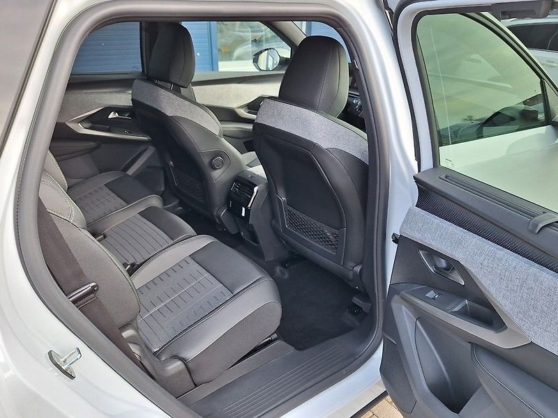 Peugeot 5008 (2026) GT Hybrid 145 e-DCS6 - fotka 10 z 21