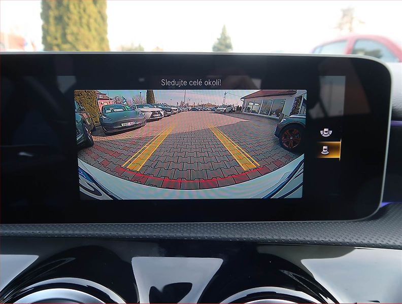 Mercedes-Benz Třídy A (2019) AMG line A 35 AMG 4MATIC - fotka 16 z 16