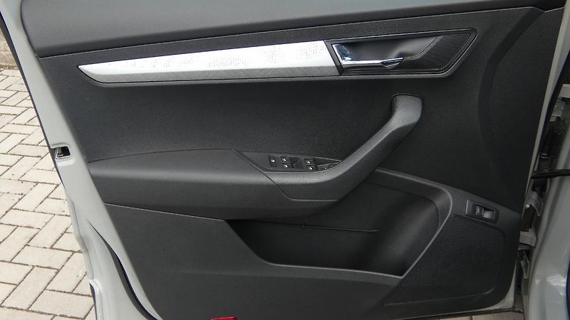 Škoda Karoq 1,5 TSI DSG Ambition - fotka 8 z 24
