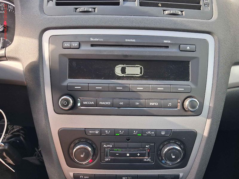 Škoda Octavia (2013) 1.6 TDi, Ambition, park.asist - fotka 17 z 17